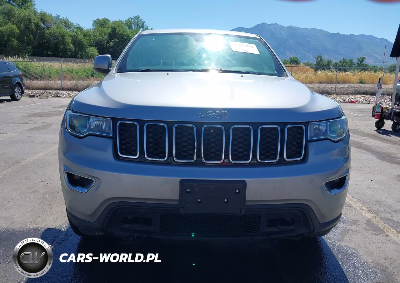 2019 Jeep Grand Cherokee Laredo E 4X4 VIN:1C4RJFAGXKC548124 - 13