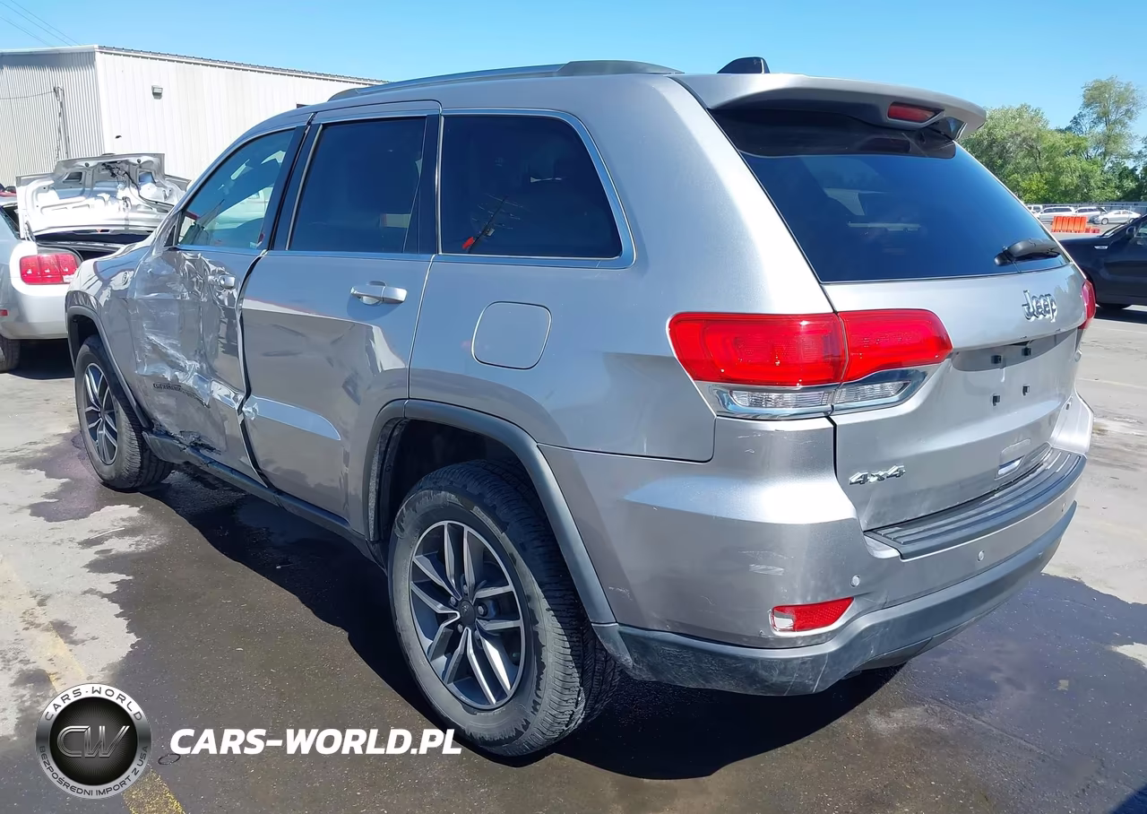 2019 Jeep Grand Cherokee Laredo E 4X4 VIN:1C4RJFAGXKC548124 - 3