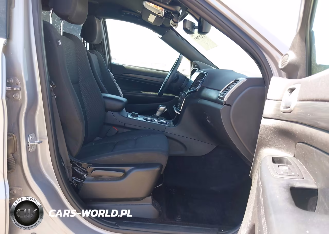 2019 Jeep Grand Cherokee Laredo E 4X4 VIN:1C4RJFAGXKC548124 - 5