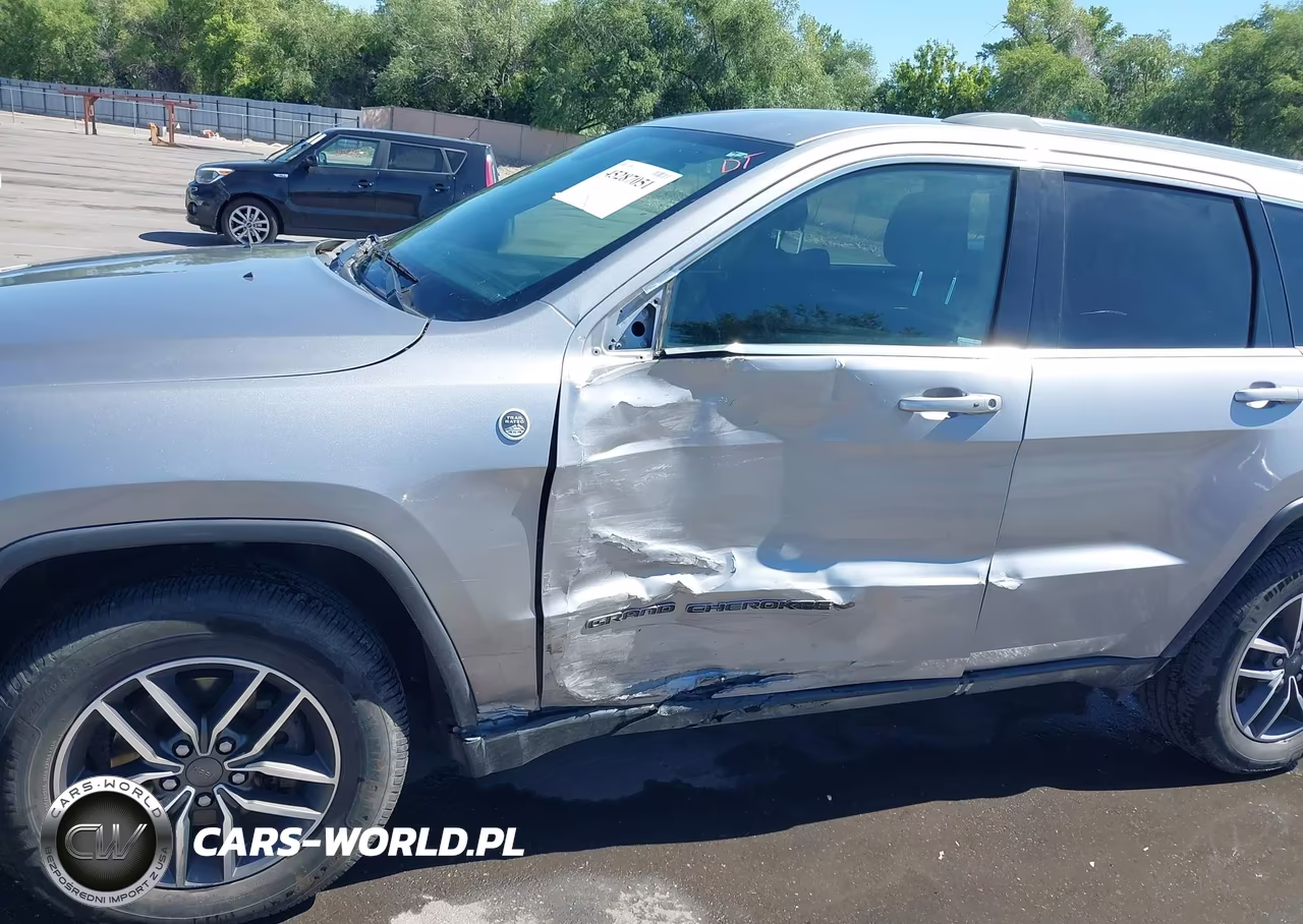 2019 Jeep Grand Cherokee Laredo E 4X4 VIN:1C4RJFAGXKC548124 - 6