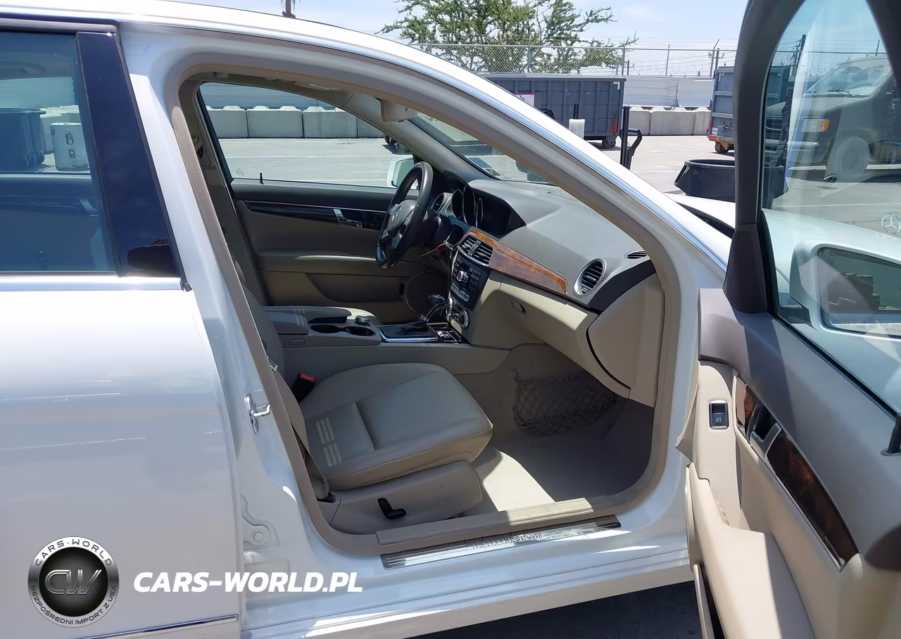 2014 Mercedes-Benz C 250 Luxury VIN:WDDGF4HB4EA928766 - 5