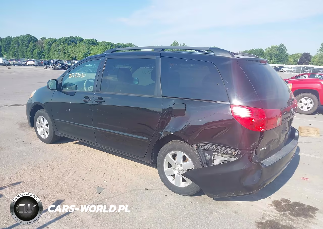 2010 Toyota Sienna Le VIN:5TDKK4CCXAS329903 - 3