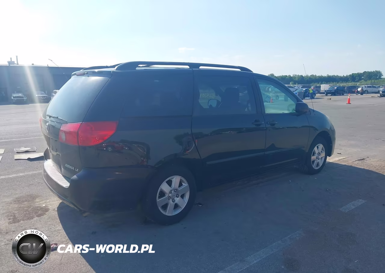 2010 Toyota Sienna Le VIN:5TDKK4CCXAS329903 - 4