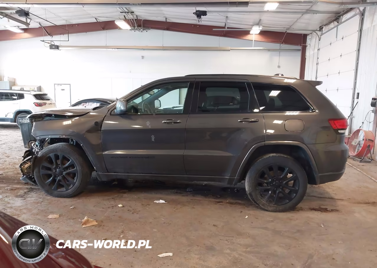 2017 Jeep Grand Cherokee Altitude 4X4 VIN:1C4RJFAGXHC909828 - 14