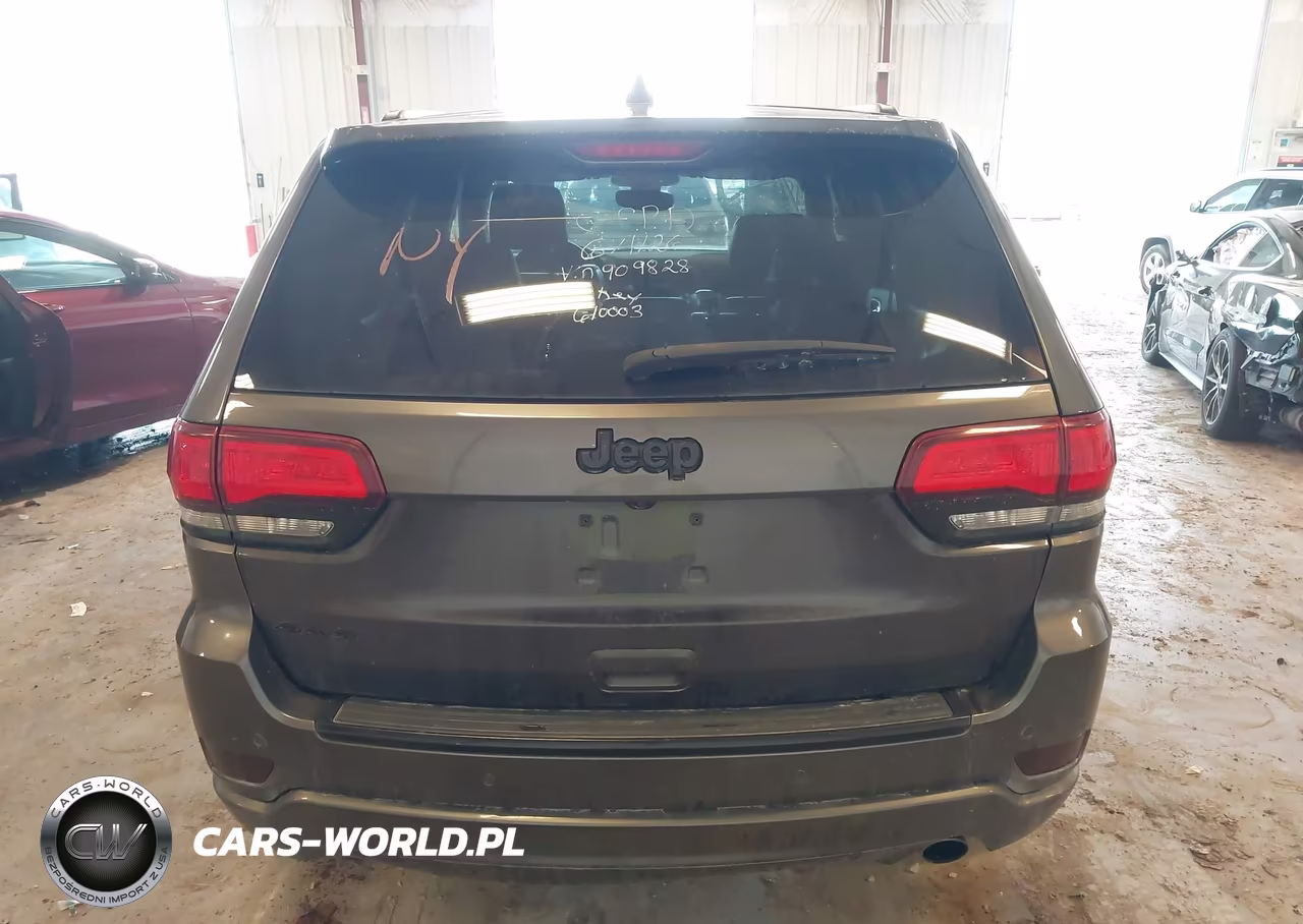 2017 Jeep Grand Cherokee Altitude 4X4 VIN:1C4RJFAGXHC909828 - 16