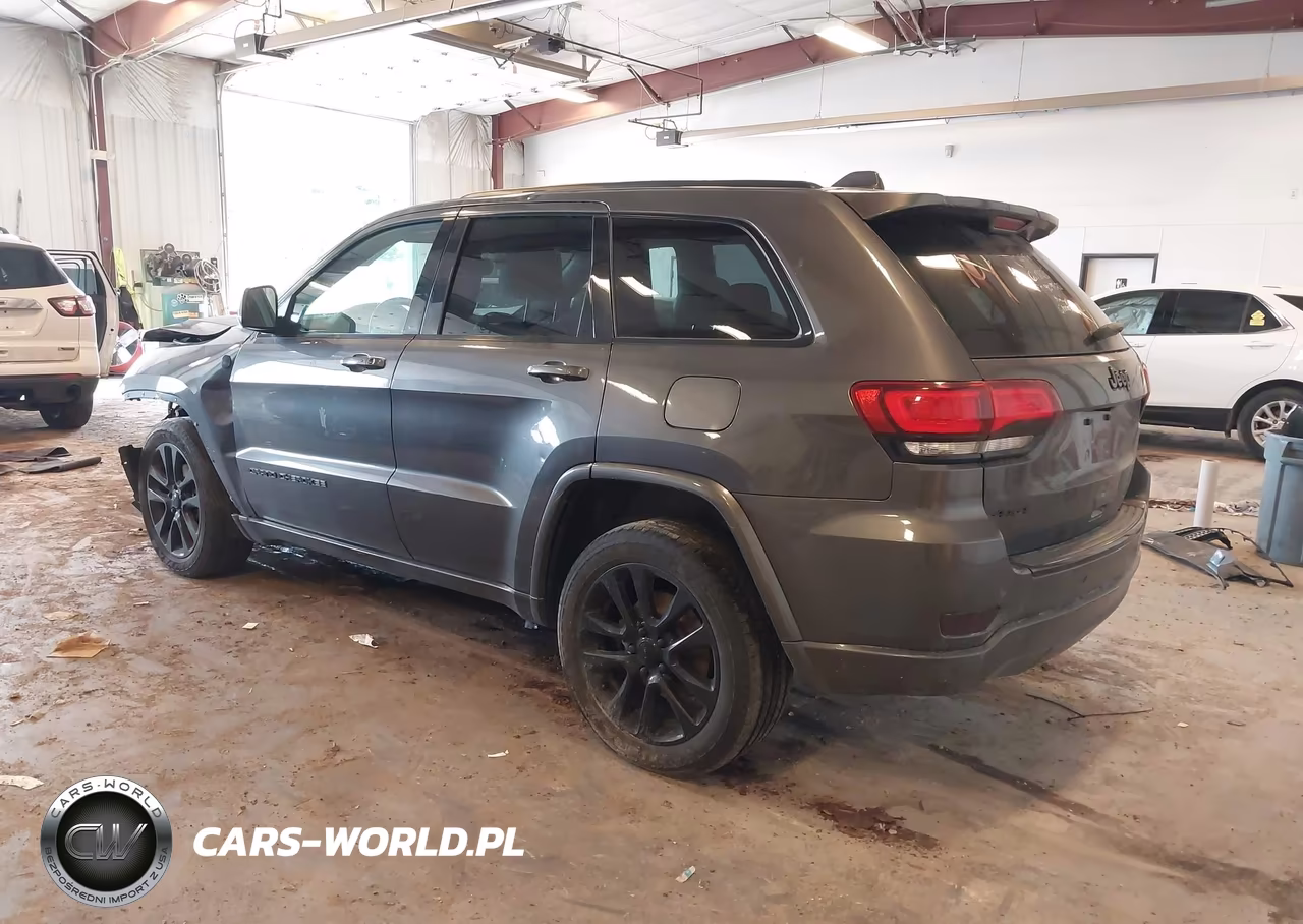 2017 Jeep Grand Cherokee Altitude 4X4 VIN:1C4RJFAGXHC909828 - 3