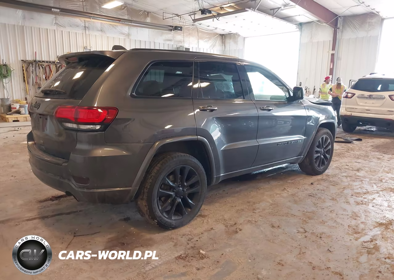 2017 Jeep Grand Cherokee Altitude 4X4 VIN:1C4RJFAGXHC909828 - 4