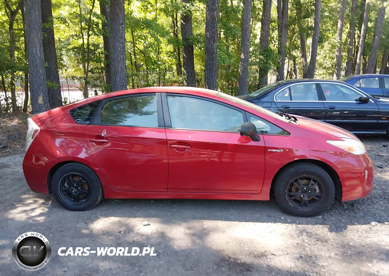 2013 Toyota Prius Two VIN:JTDKN3DUXD5577071 - 13
