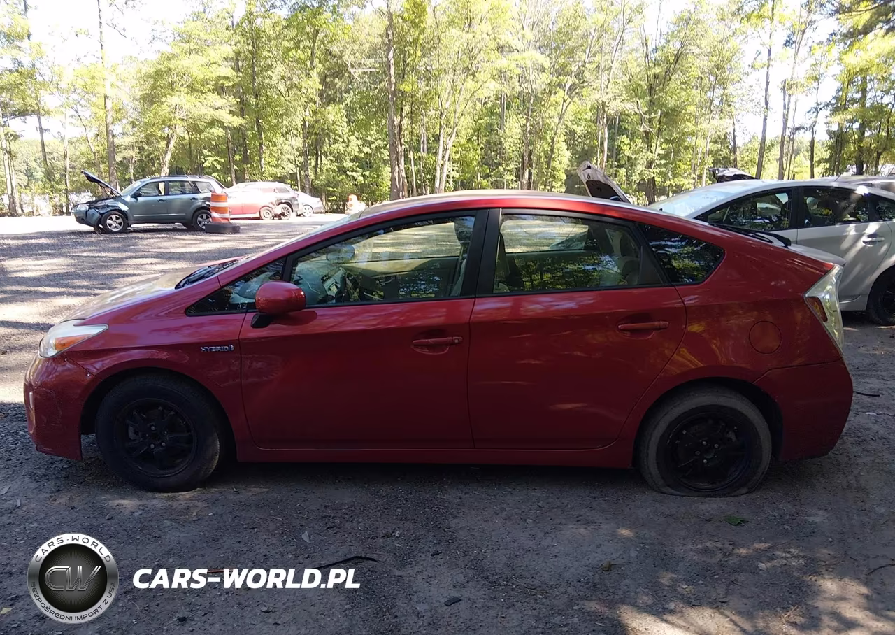 2013 Toyota Prius Two VIN:JTDKN3DUXD5577071 - 14