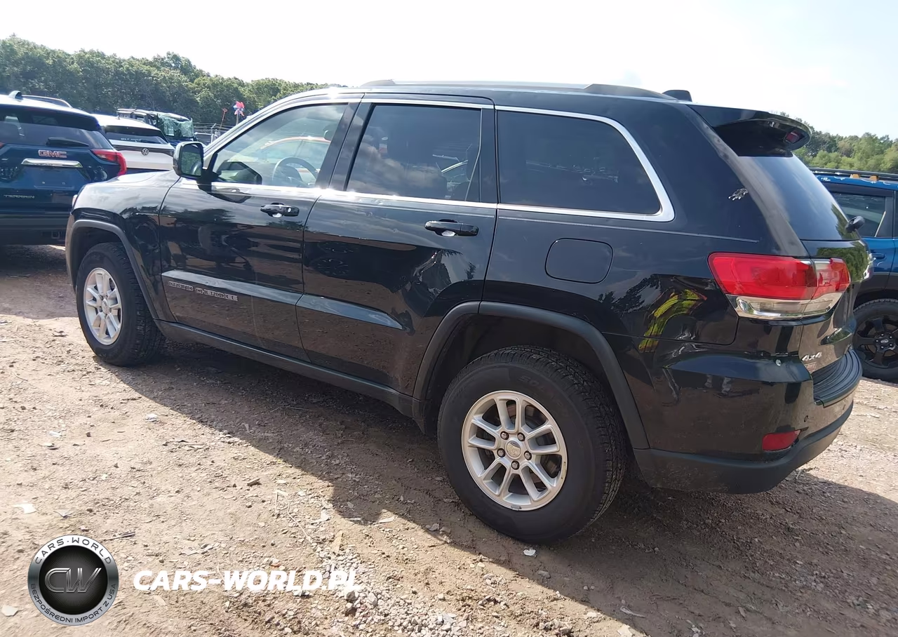2019 Jeep Grand Cherokee Laredo E 4X4 VIN:1C4RJFAG5KC528699 - 3