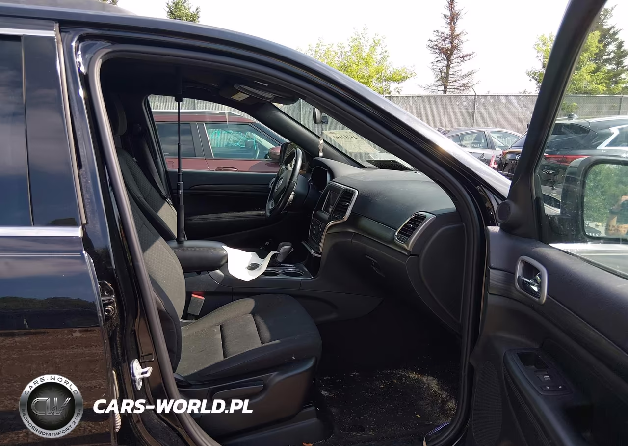 2019 Jeep Grand Cherokee Laredo E 4X4 VIN:1C4RJFAG5KC528699 - 5