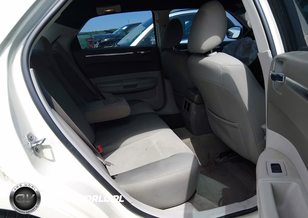 2010 Chrysler 300 Touring VIN:2C3CA4CD9AH123183 - 8