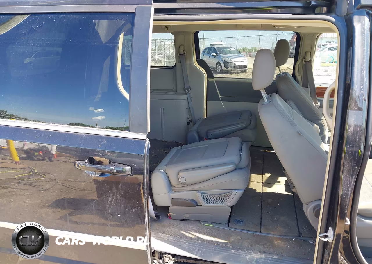 2009 Chrysler Town & Country Touring VIN:2A8HR54119R549159 - 8