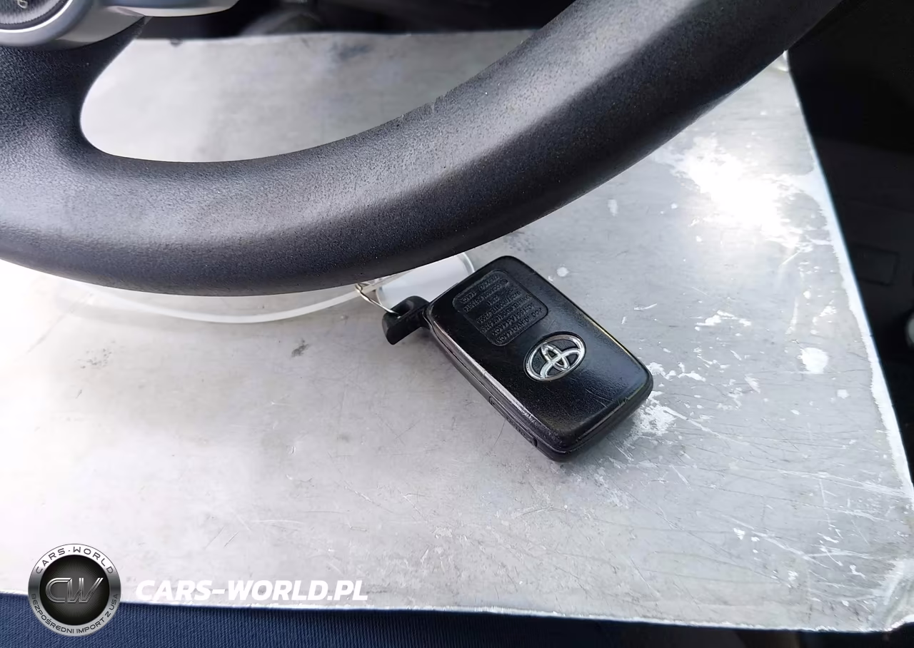 2015 Toyota Prius One VIN:JTDKN3DU4F1960773 - 11
