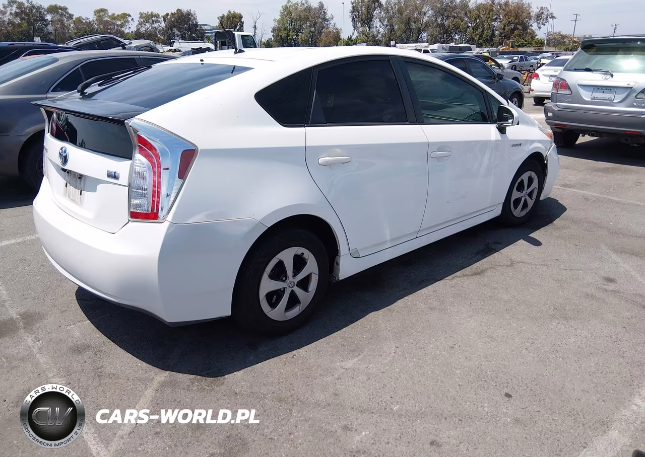 2015 Toyota Prius One VIN:JTDKN3DU4F1960773 - 4