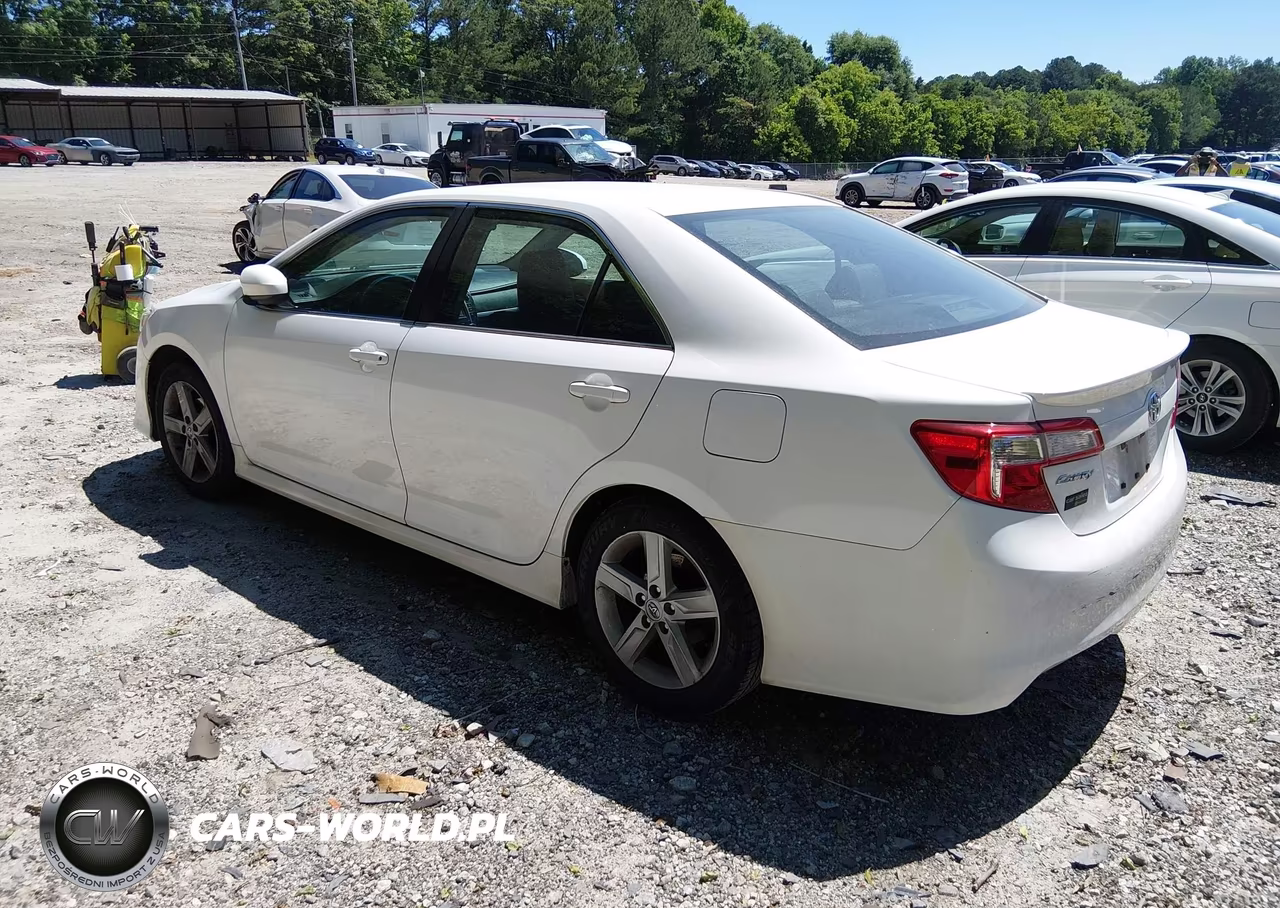 2014 Toyota Camry Se VIN:4T1BF1FK0EU327063 - 3