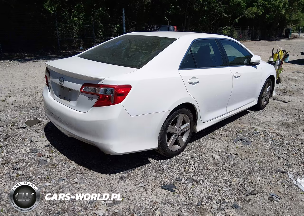 2014 Toyota Camry Se VIN:4T1BF1FK0EU327063 - 4