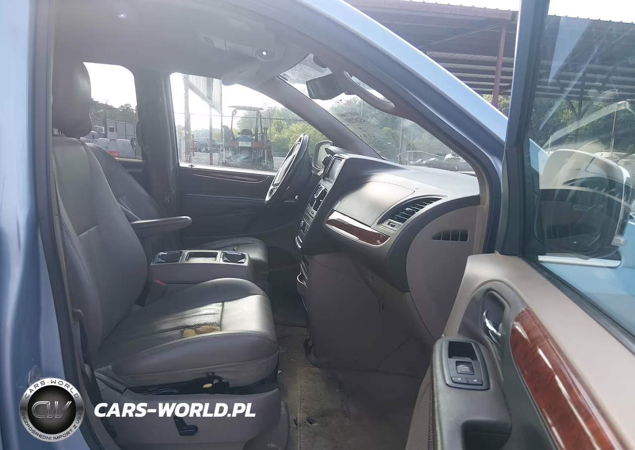 2013 Chrysler Town & Country Touring-L VIN:2C4RC1CG3DR807802 - 5