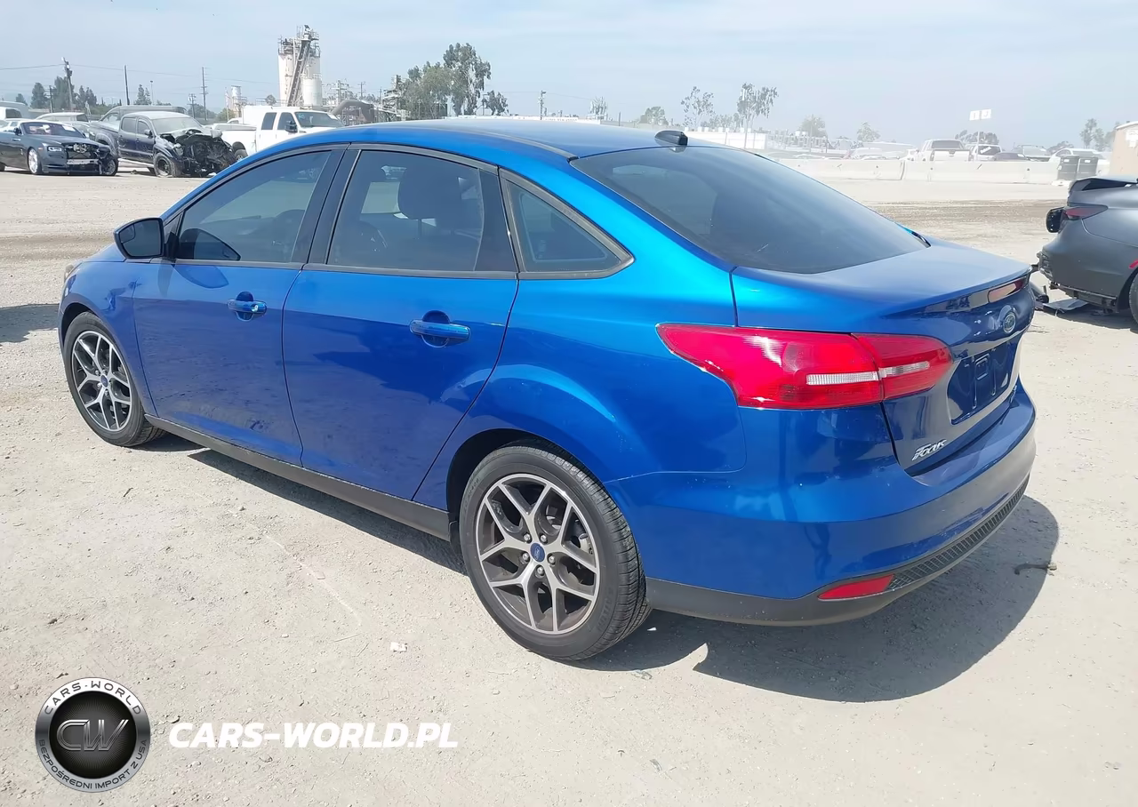 2018 Ford Focus Se VIN:1FADP3FE0JL265704 - 3