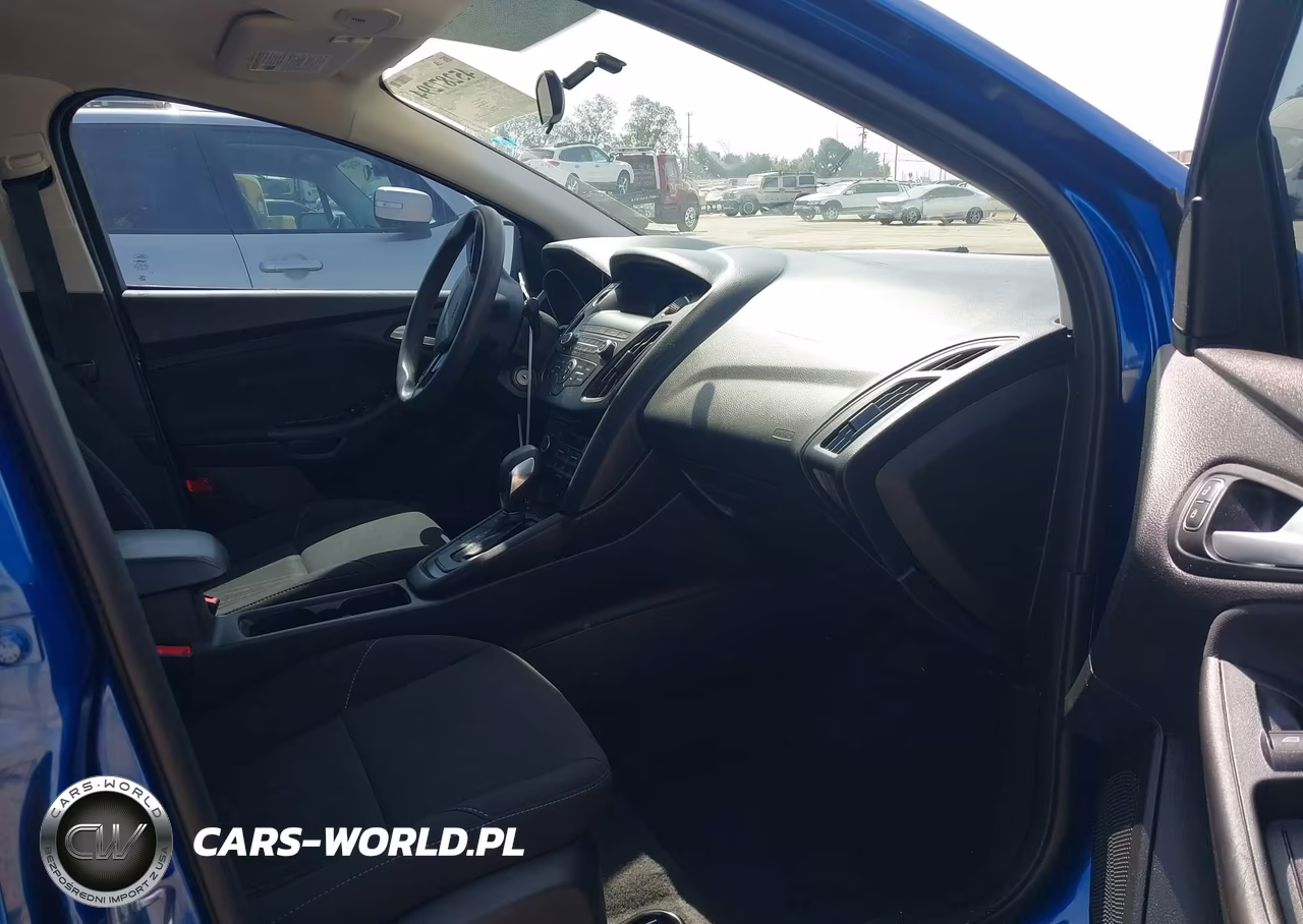 2018 Ford Focus Se VIN:1FADP3FE0JL265704 - 5