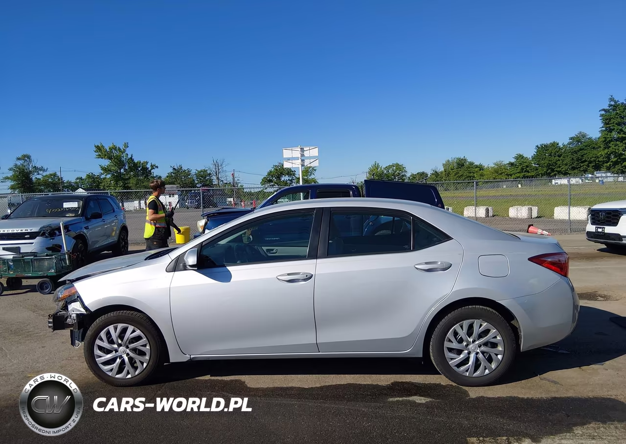 2019 Toyota Corolla Le VIN:2T1BURHE3KC186286 - 14