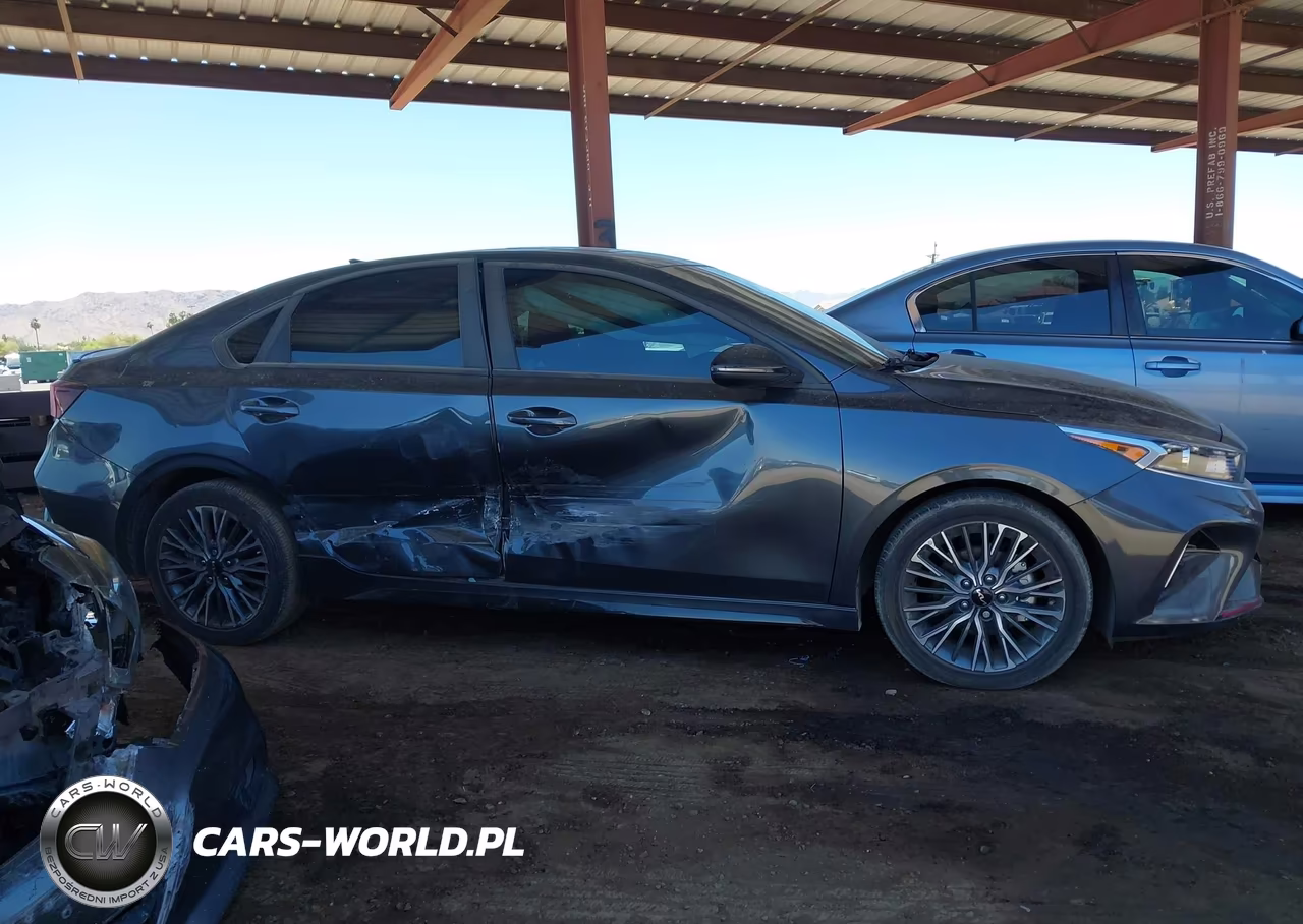 2024 Kia Forte Gt-Line VIN:3KPF54AD8RE791662 - 13