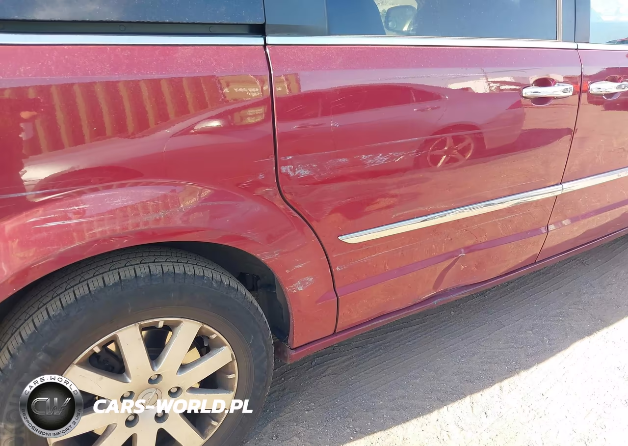 2015 Chrysler Town & Country Touring VIN:2C4RC1BG5FR753942 - 13