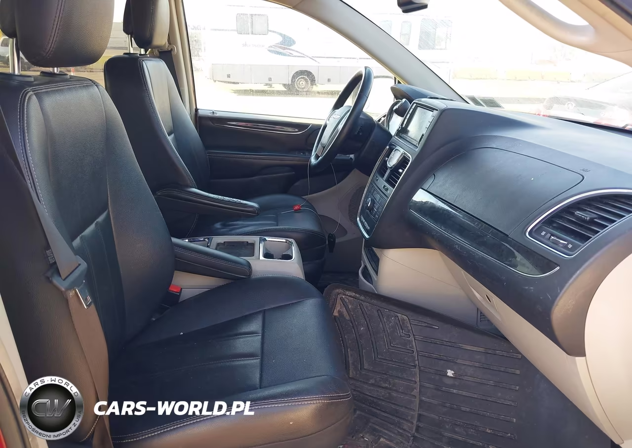 2015 Chrysler Town & Country Touring VIN:2C4RC1BG5FR753942 - 5