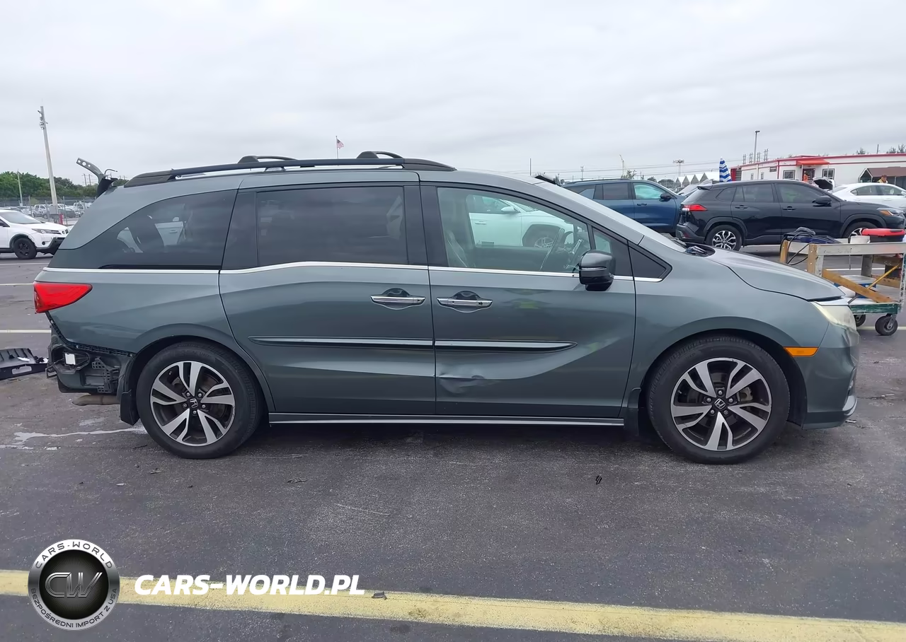 2018 Honda Odyssey Elite VIN:5FNRL6H96JB111062 - 14