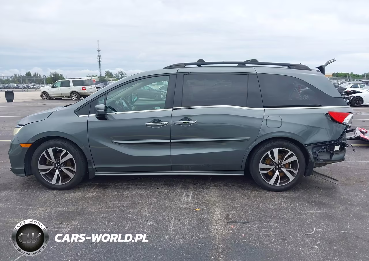 2018 Honda Odyssey Elite VIN:5FNRL6H96JB111062 - 15