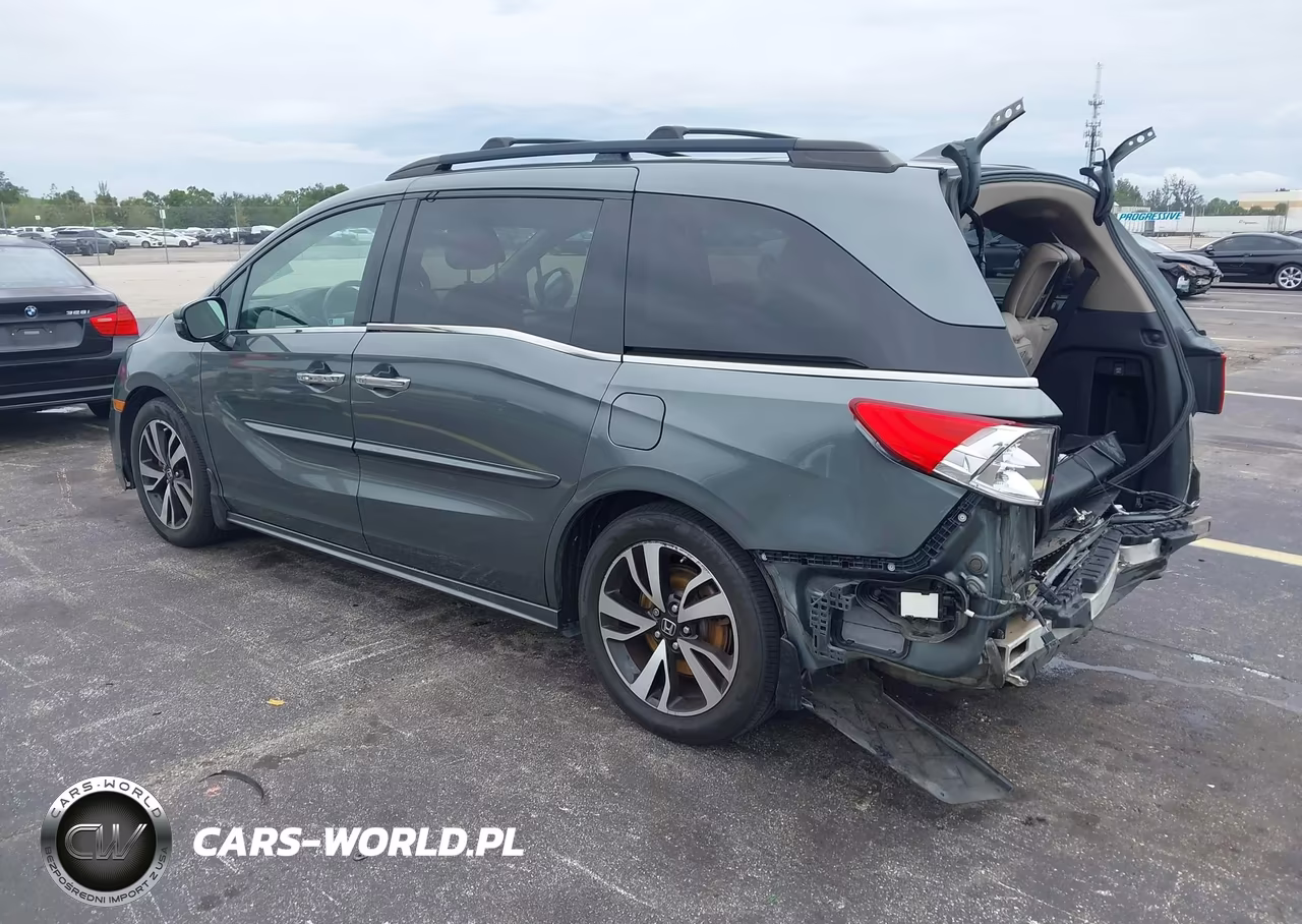 2018 Honda Odyssey Elite VIN:5FNRL6H96JB111062 - 3