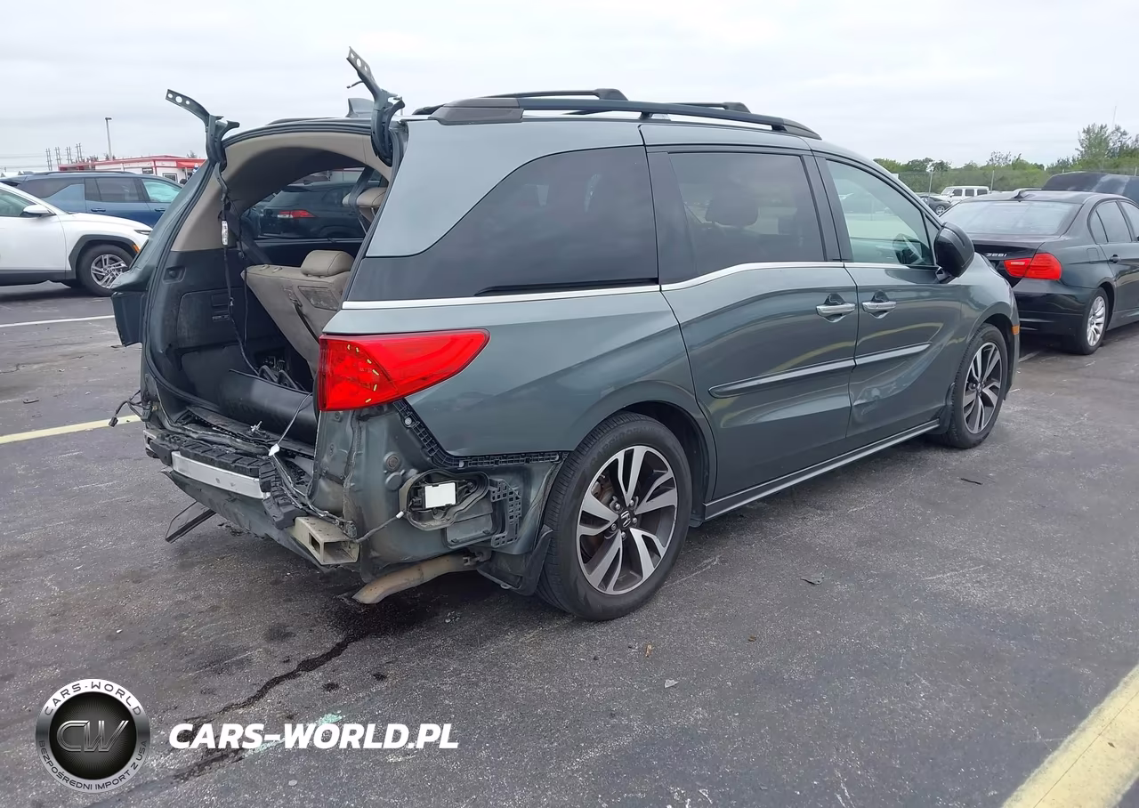 2018 Honda Odyssey Elite VIN:5FNRL6H96JB111062 - 4