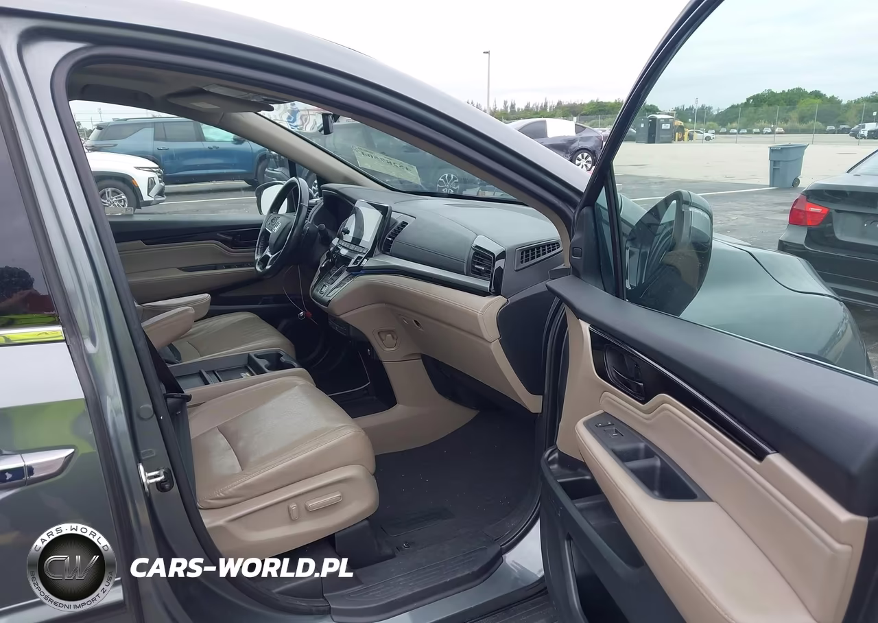 2018 Honda Odyssey Elite VIN:5FNRL6H96JB111062 - 5