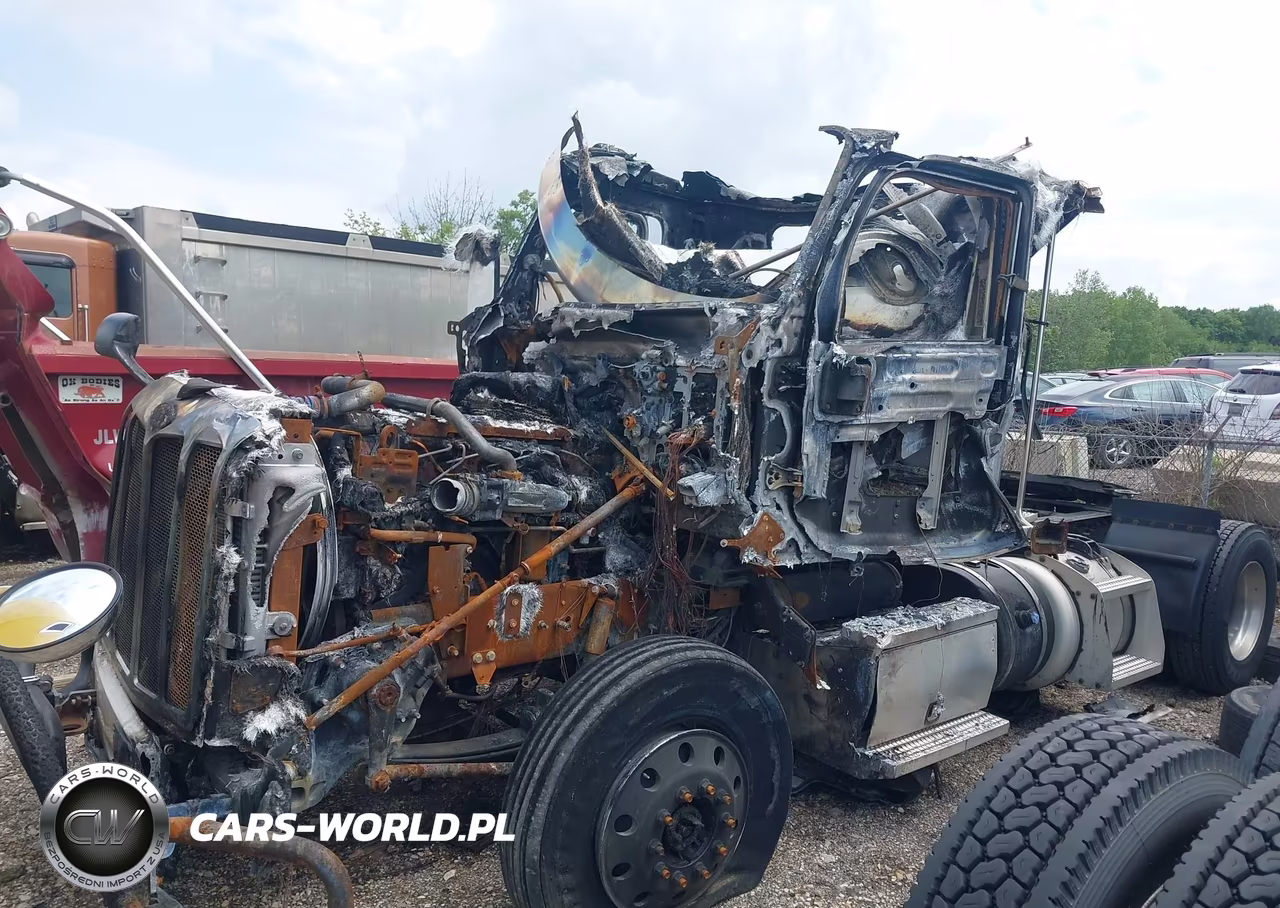 2018 Peterbilt 579 VIN:1XPBA48X5JD492807 - 2