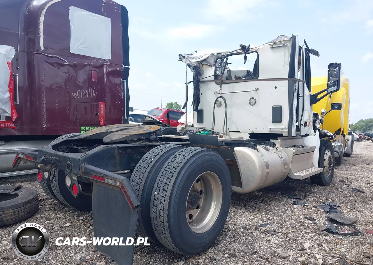 2018 Peterbilt 579 VIN:1XPBA48X5JD492807 - 4