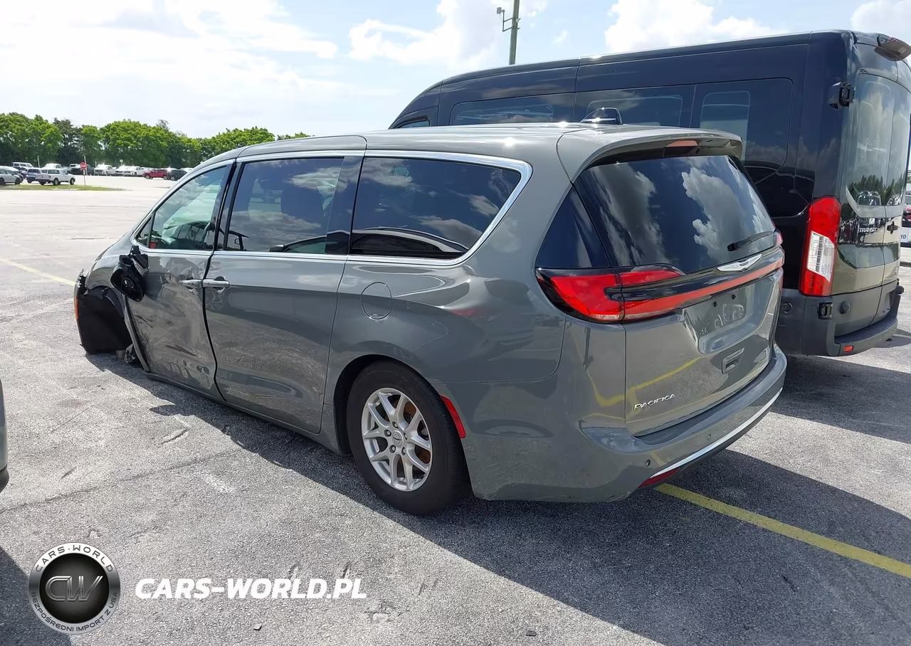 2025 Chrysler Pacifica Select VIN:2C4RC1BG7SR504911 - 3
