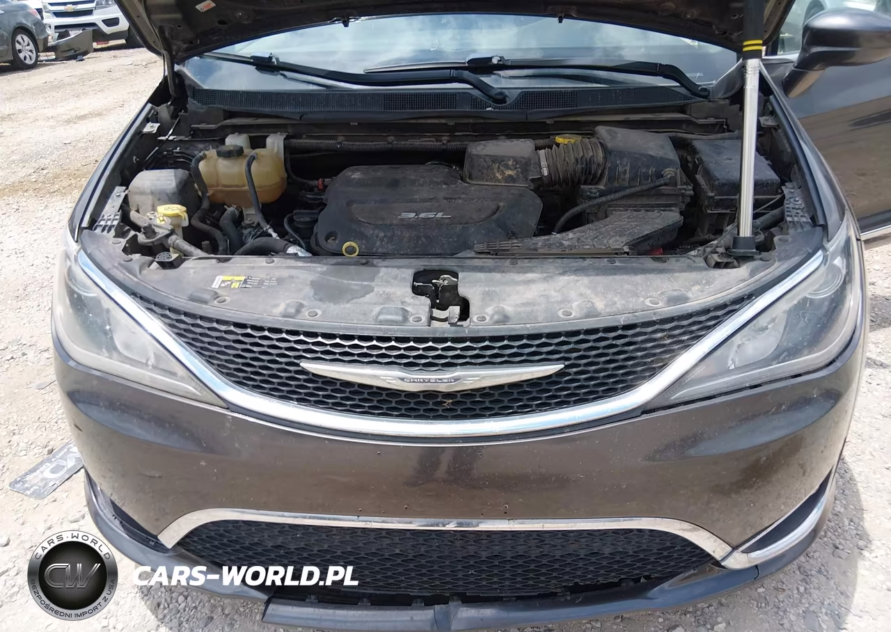 2017 Chrysler Pacifica Touring-L VIN:2C4RC1BGXHR524482 - 10