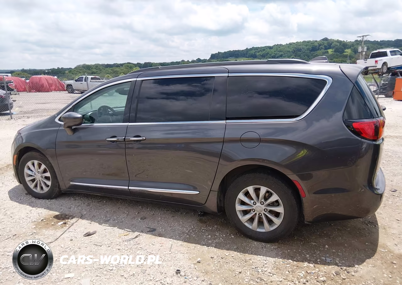 2017 Chrysler Pacifica Touring-L VIN:2C4RC1BGXHR524482 - 14