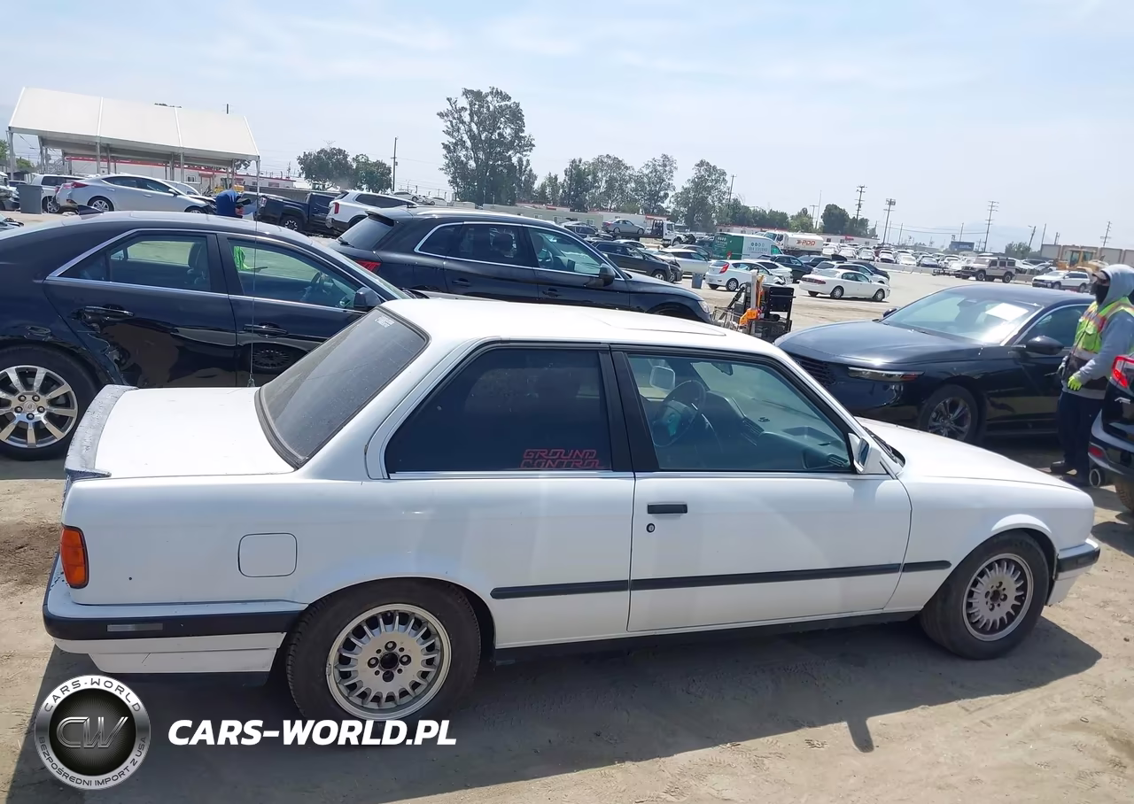 1988 BMW 325 Automatic VIN:WBAAB6401J8228259 - 12
