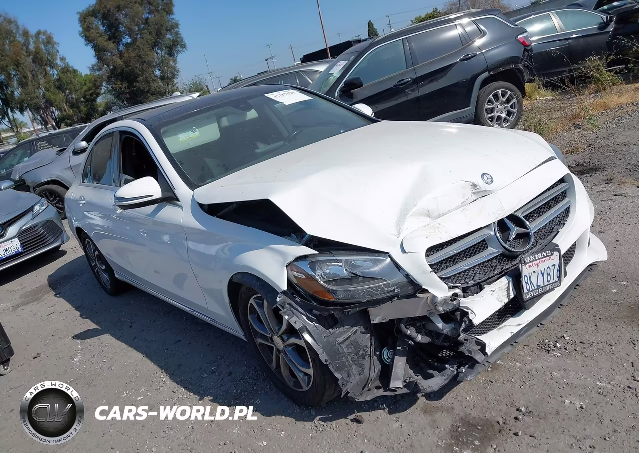 2016 Mercedes-Benz C 300 – zdjęcie 1 z 17