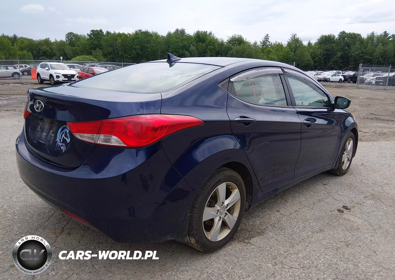 2013 Hyundai Elantra Gls VIN:5NPDH4AE4DH449976 - 4