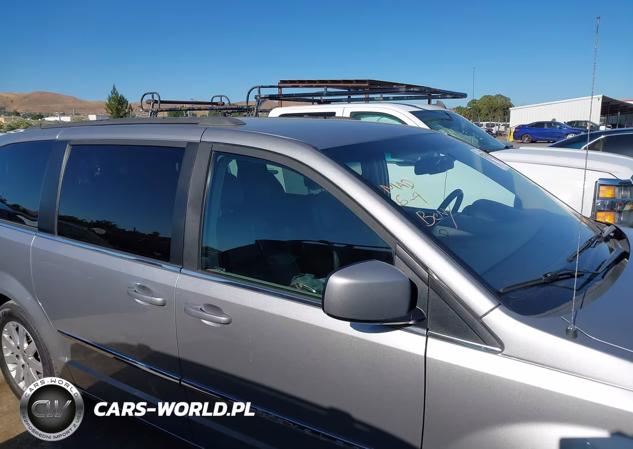 2016 Chrysler Town & Country Touring VIN:2C4RC1BG4GR261646 - 13