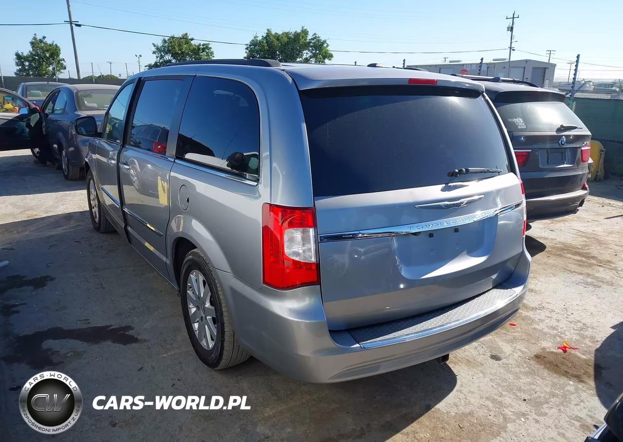2016 Chrysler Town & Country Touring VIN:2C4RC1BG4GR261646 - 3