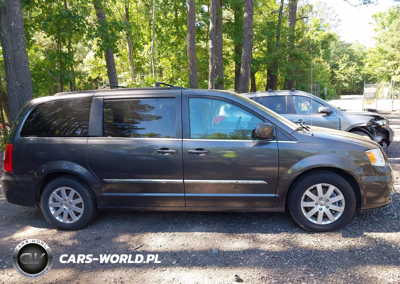2016 Chrysler Town & Country Touring VIN:2C4RC1BG7GR252410 - 13