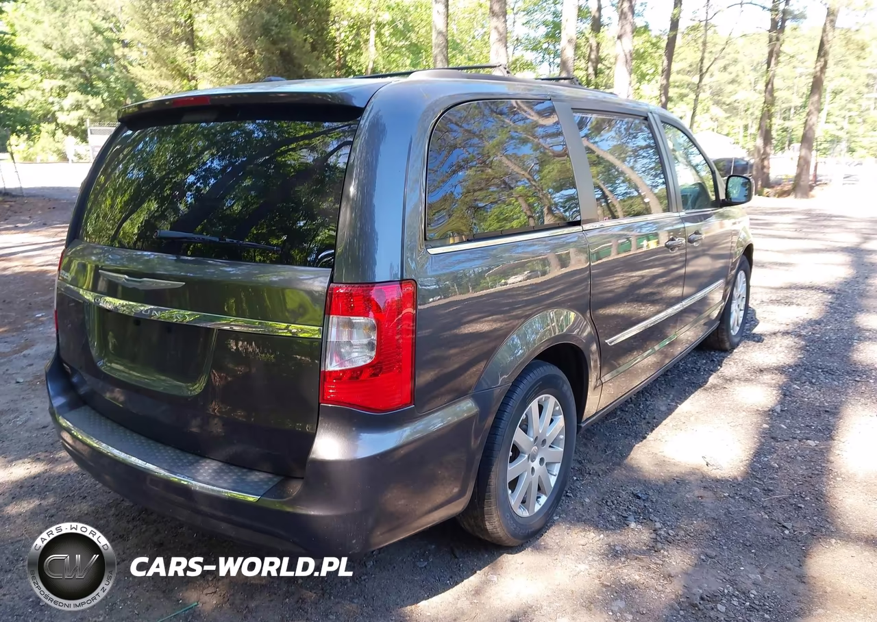2016 Chrysler Town & Country Touring VIN:2C4RC1BG7GR252410 - 4