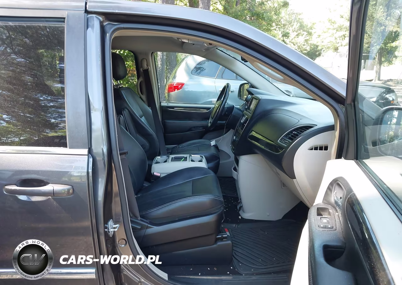 2016 Chrysler Town & Country Touring VIN:2C4RC1BG7GR252410 - 5