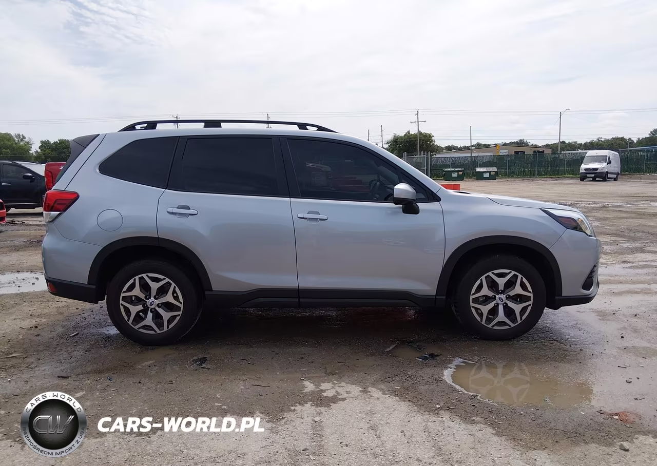 2024 Subaru Forester Premium VIN:JF2SKADC4RH501227 - 13