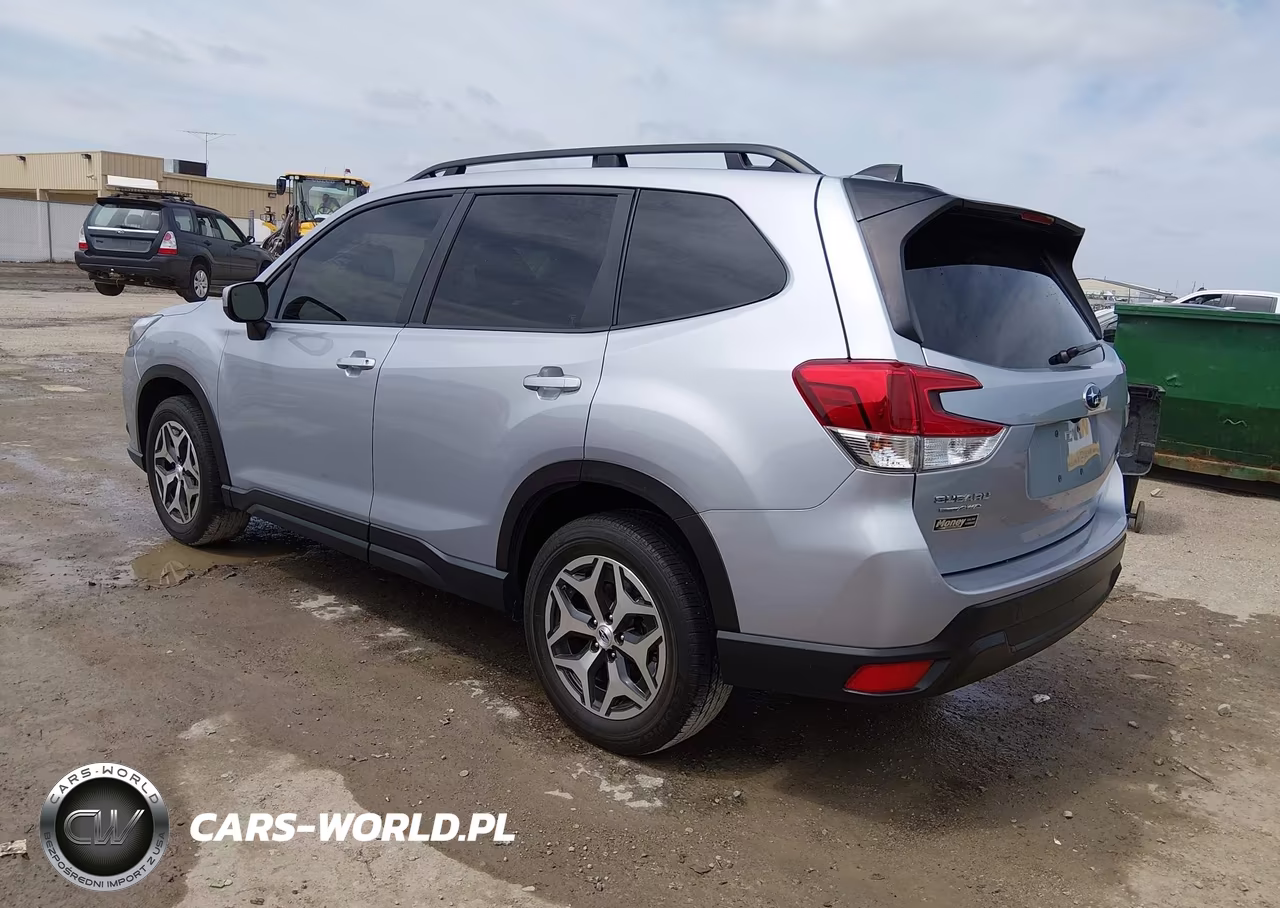 2024 Subaru Forester Premium VIN:JF2SKADC4RH501227 - 3