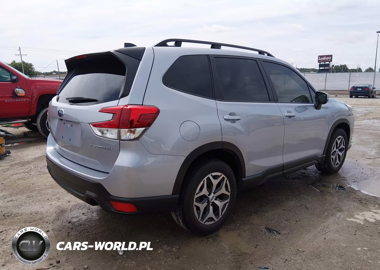 2024 Subaru Forester Premium VIN:JF2SKADC4RH501227 - 4