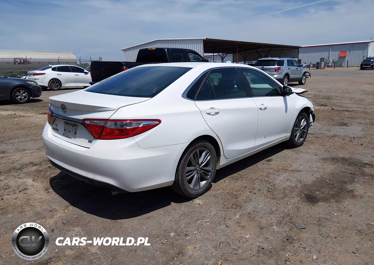 2015 Toyota Camry Se VIN:4T1BF1FK5FU047379 - 4